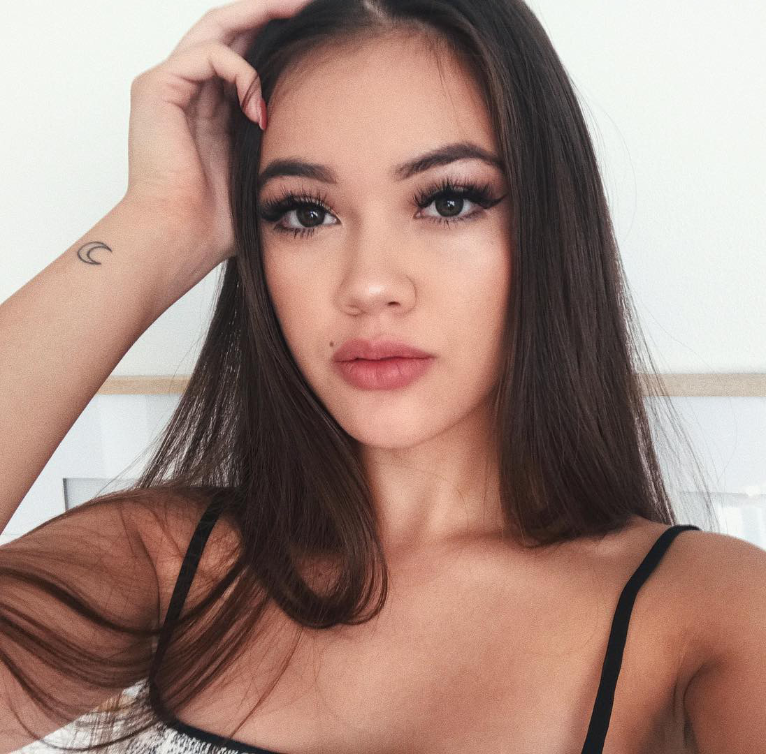 Nối mi quen thuộc quá rồi nhưng đảm bảo bạn sẽ vô cùng thích thú khi xem cận cảnh cách người ta thực hiện