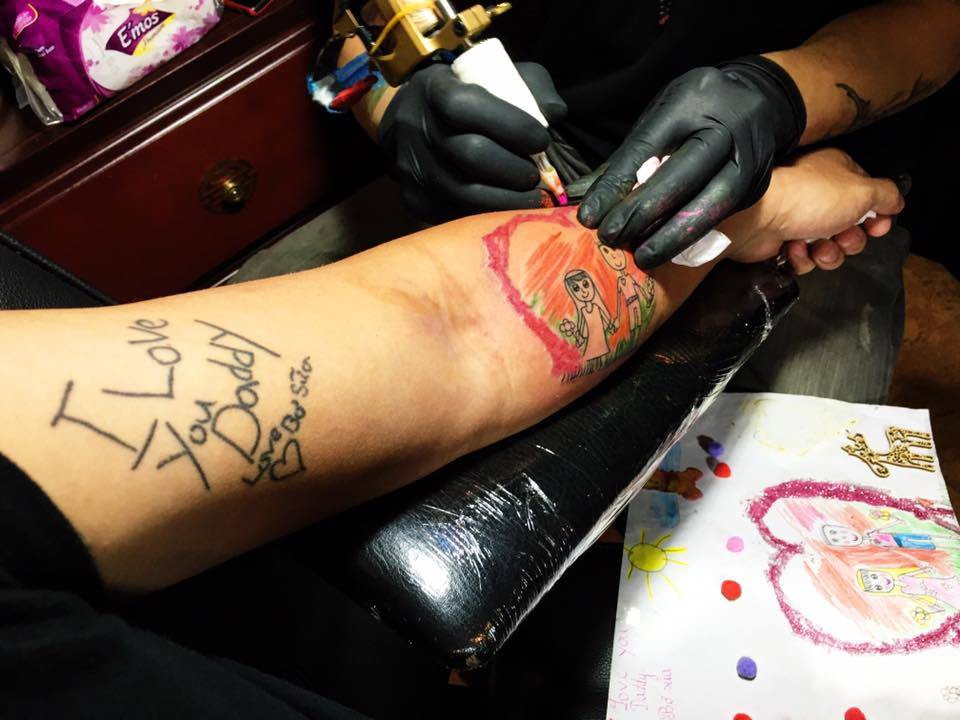 Ông bố Việt dùng chính cơ thể mình làm