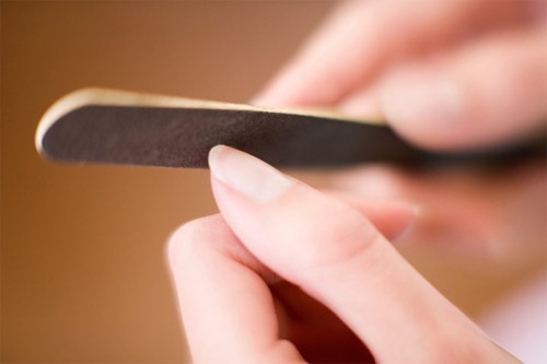 Cách chăm sóc móng tay tại nhà giúp móng luôn bóng khỏe